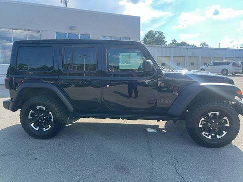 Used 2024 Jeep Wrangler Unlimited Rubicon w/ Technology Group AWD/4WD image 4