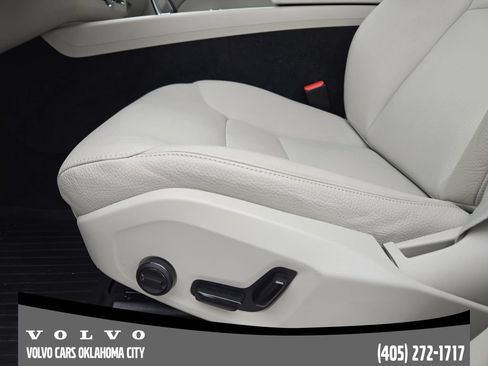 Certified 2023 Volvo XC60 B5 Plus w/ Climate Package FWD image 18