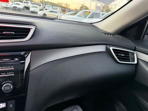 Used 2016 Nissan Rogue SV w/ SV Moonroof Package image 27