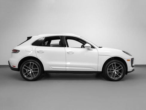 Used 2025 Porsche Macan image 13
