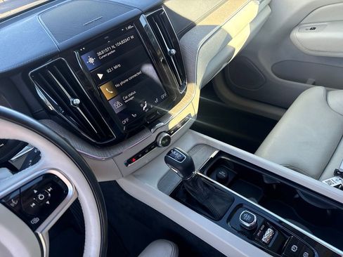 Used 2019 Volvo XC60 T5 Inscription image 14