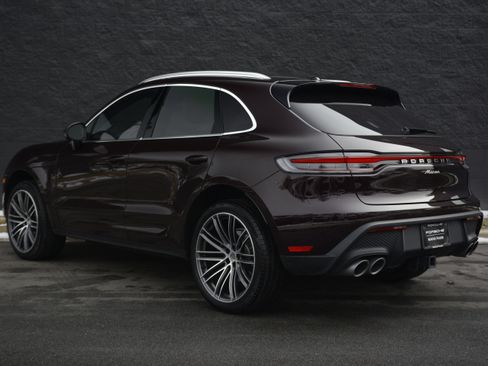 Certified 2025 Porsche Macan image 3
