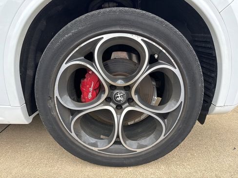 Used 2022 Alfa Romeo Stelvio Veloce image 19