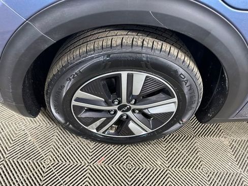 Used 2022 Kia Niro EX Premium image 10