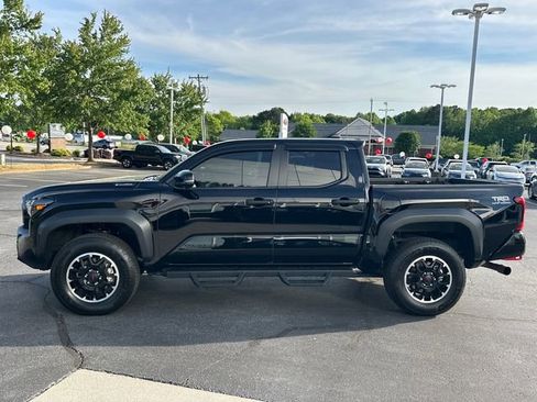 Used 2024 Toyota Tacoma TRD Off-Road w/ TRD Off Road Premium Package AWD/4WD image 6