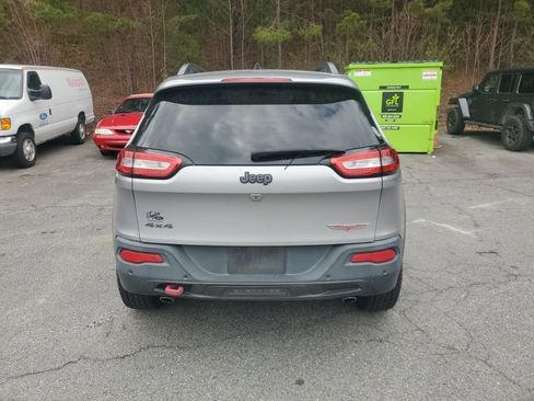 Used 2018 Jeep Cherokee Trailhawk image 9