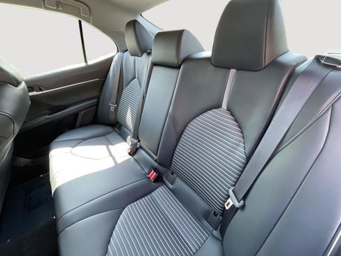 Used 2021 Toyota Camry SE FWD image 4
