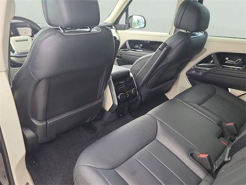 Used 2024 Land Rover Range Rover SE image 16