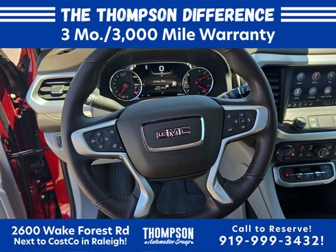 Used 2022 GMC Acadia SLT w/ Technology Package AWD/4WD image 18