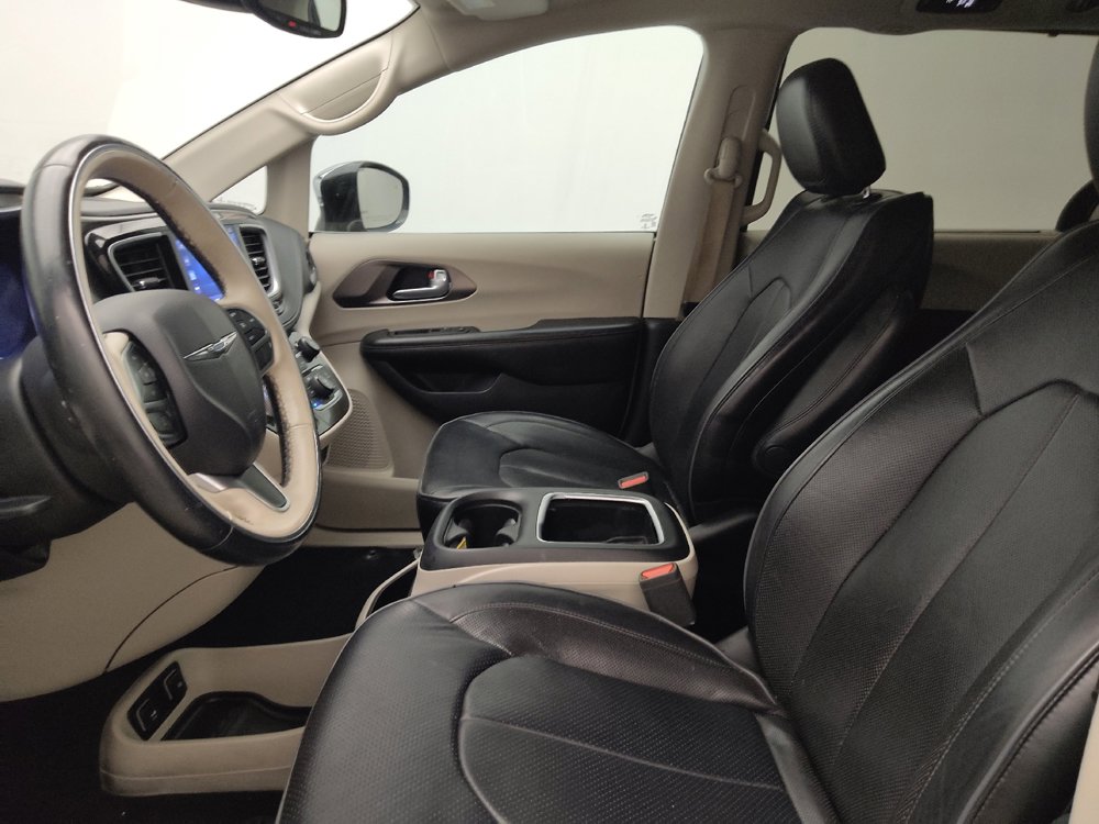 Used 2017 Chrysler Pacifica Limited FWD image 17