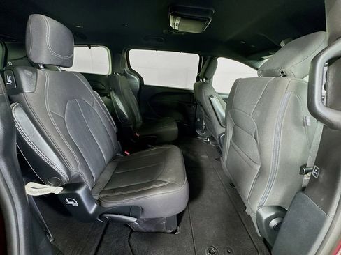 Used 2020 Chrysler Pacifica Touring w/ S Appearance Package image 35