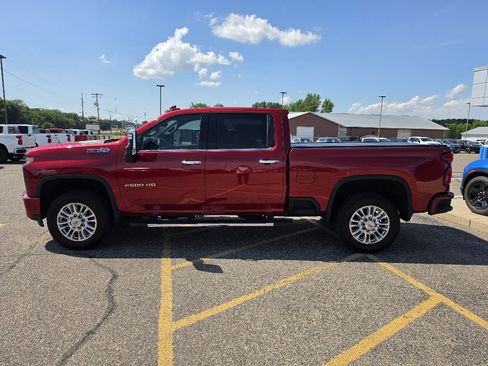 Used 2022 Chevrolet Silverado 2500 High Country w/ Technology Package AWD/4WD image 2