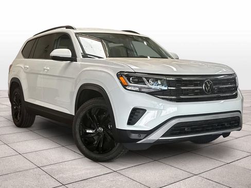 Used 2023 Volkswagen Atlas SE w/ Black Wheel Package FWD image 3
