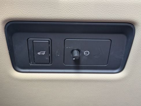 Used 2018 Land Rover Range Rover HSE image 29