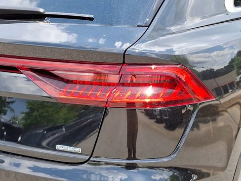 Used 2022 Audi Q8 Premium image 7