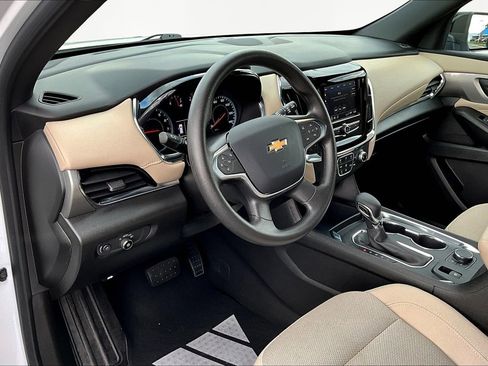 Used 2023 Chevrolet Traverse LS image 18