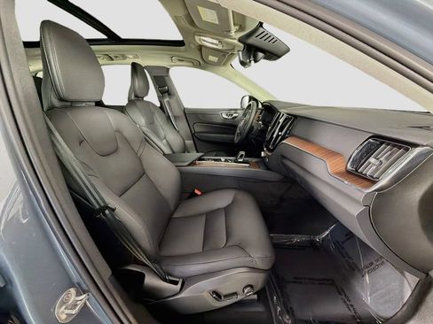 Certified 2023 Volvo XC60 T8 Plus AWD/4WD image 29