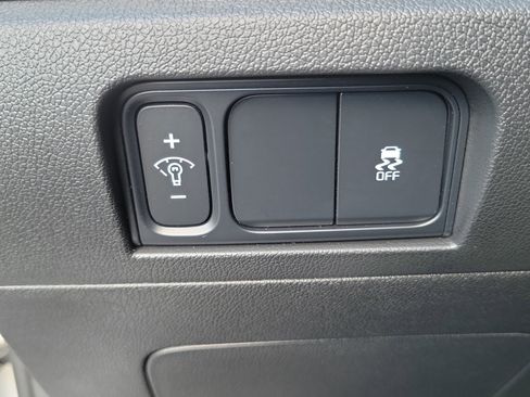 Used 2024 Kia Sorento LX image 17