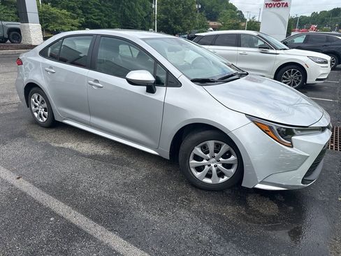 Used 2024 Toyota Corolla LE FWD image 2