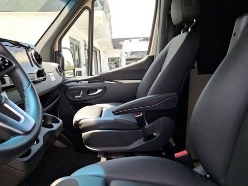 Used 2023 Mercedes-Benz Sprinter 2500 image 11