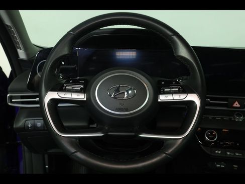 Used 2023 Hyundai Elantra Limited FWD image 16