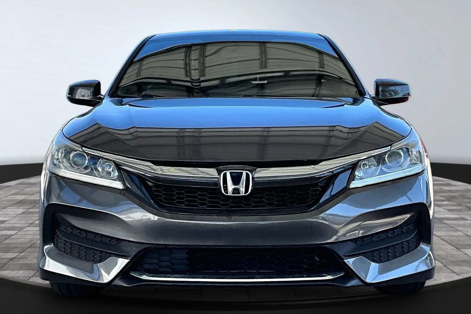 Used 2017 Honda Accord Sport image 2