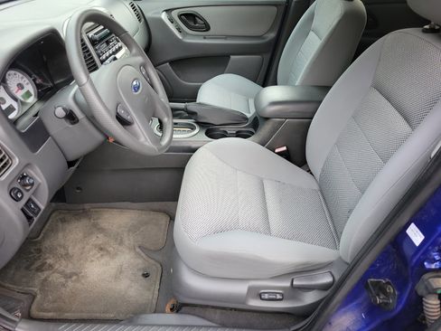 Used 2005 Ford Escape XLT image 4