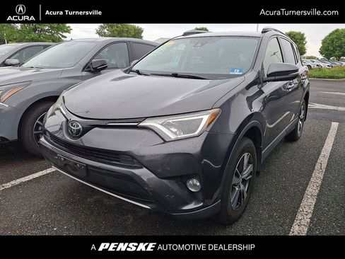 Used 2018 Toyota RAV4 XLE AWD/4WD image 1