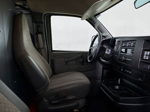 Used 2021 Chevrolet Express 2500 RWD image 19