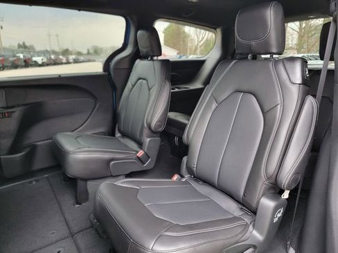 New 2026 Chrysler Pacifica Select AWD/4WD image 20