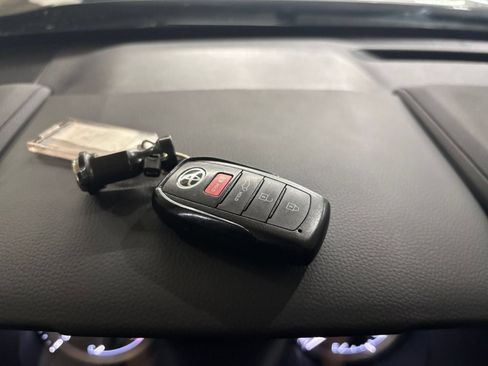 Used 2025 Toyota Highlander LE FWD image 21
