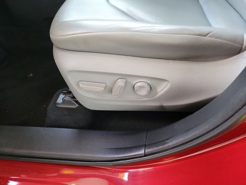 Used 2020 Toyota Highlander XLE image 22