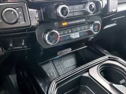 Used 2022 Ford F250 Lariat w/ Black Appearance Package image 23