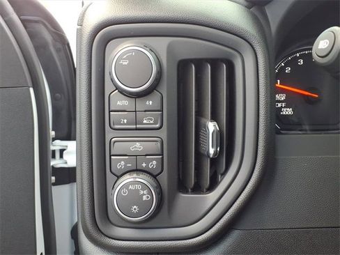 Used 2025 Chevrolet Silverado 1500 Custom image 11