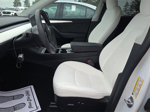 Used 2022 Tesla Model Y Long Range AWD/4WD image 7