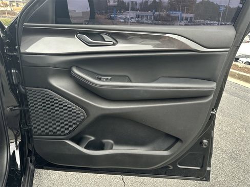 Used 2023 Jeep Grand Cherokee L Laredo image 14