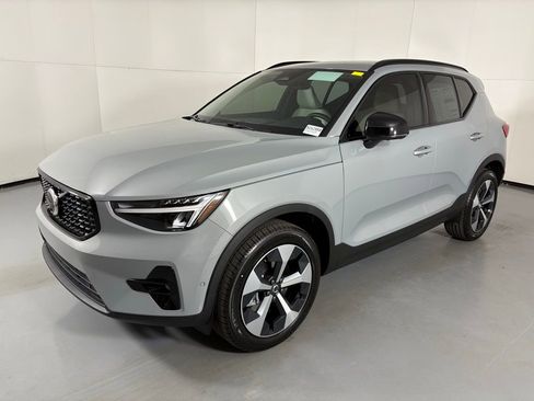 New 2026 Volvo XC40 B4 Plus w/ Protection Package image 5