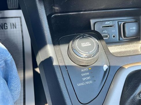 Used 2016 Jeep Cherokee Limited AWD/4WD image 40