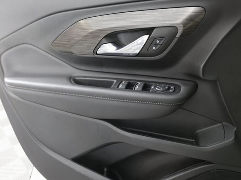 Used 2023 GMC Terrain SLE image 25