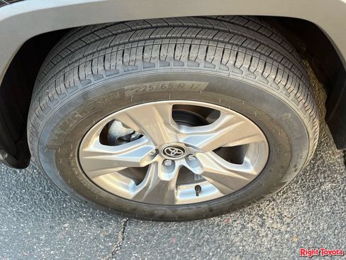 Certified 2025 Toyota RAV4 XLE w/ Convenience Package FWD image 8