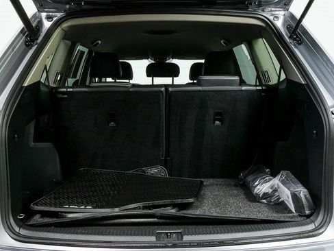 Certified 2025 Volkswagen Atlas SE image 30