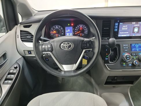 Used 2016 Toyota Sienna LE image 16