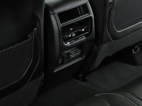 Used 2025 Jeep Grand Cherokee Altitude image 6