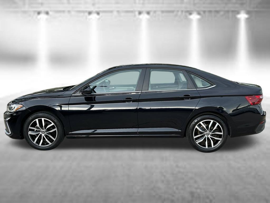 Certified 2026 Volkswagen Jetta SE FWD image 3