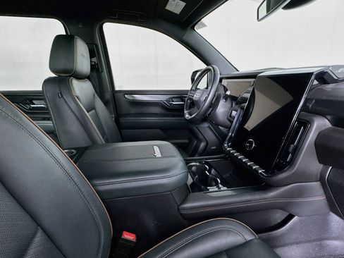 Used 2025 GMC Yukon XL AT4 w/ LPO, Floor Liner Package AWD/4WD image 26