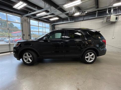 Used 2019 Ford Explorer FWD image 2