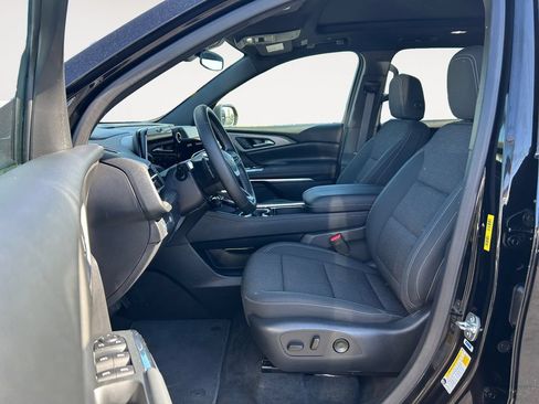 Used 2025 Chevrolet Traverse LT w/ Sun and Wheel Package AWD/4WD image 17