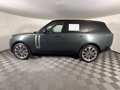 Used 2025 Land Rover Range Rover SE AWD/4WD image 3