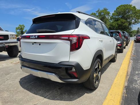 Certified 2025 Kia Seltos EX w/ EX Sunroof Package FWD image 16