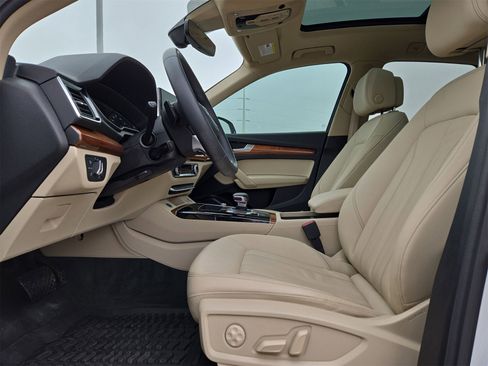 Used 2023 Audi Q5 2.0T Premium w/ Convenience Package image 16